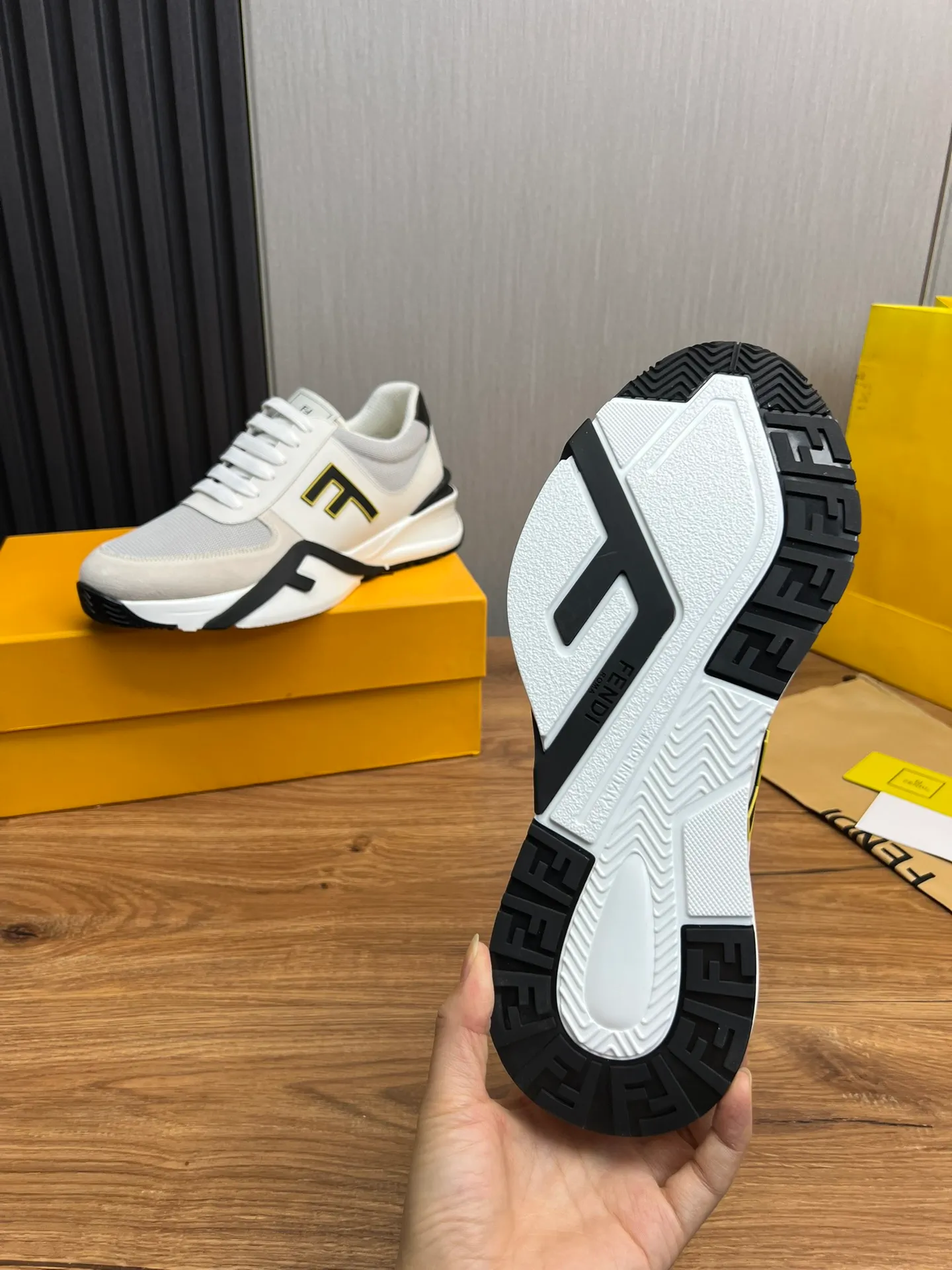 Men's shoes 💰520💰 Fendi [Fendi] hot style is on the market 🔥Fashionable casual men's shoes 🔱 Made of original cowhide + breathable mesh lining + sheepskin feet, perfect shape, top quality, you deserve it 🔜Original outsole, ultra-light, non-slip and wear-resistant 👣 Standard size 38-44 (customized in 45)